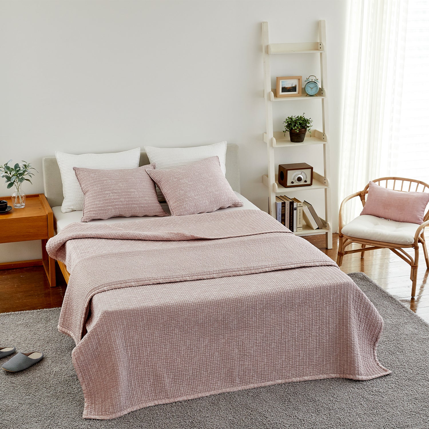 Viscose Rayon Quilt & Bedspread Light Pink