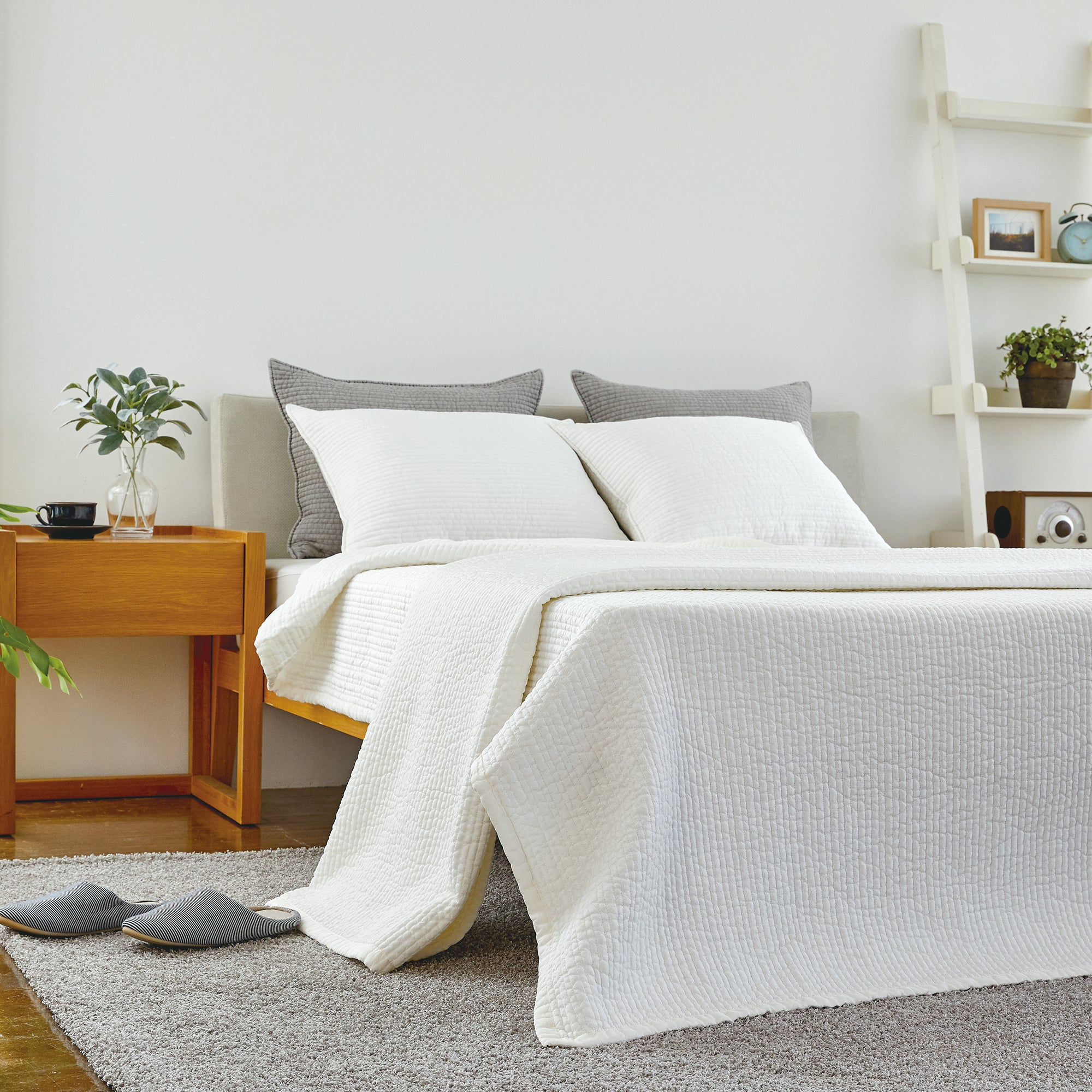Viscose Rayon Quilt & Bedspread in Ivory
