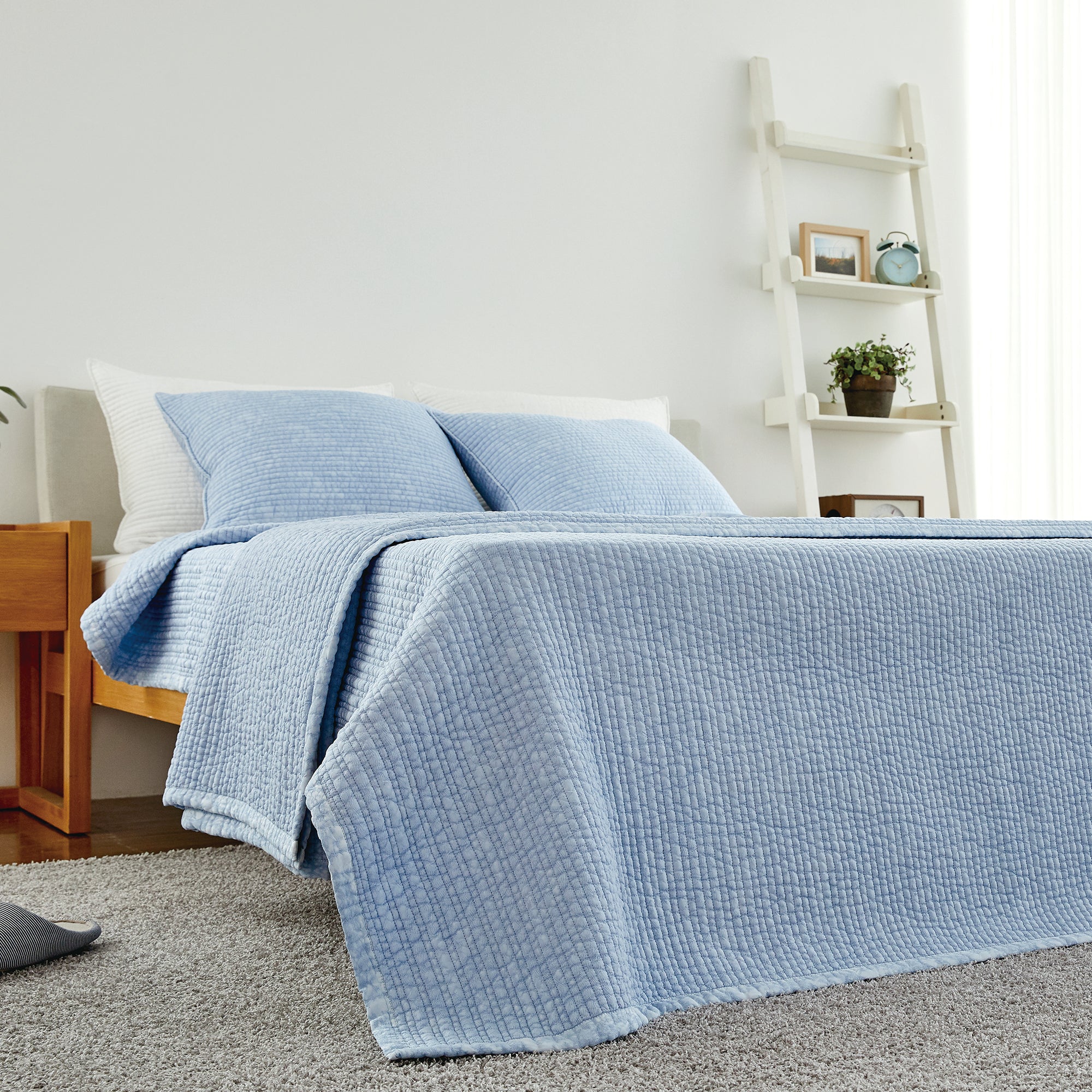 Viscose Rayon Quilt & Bedspread in Sky Blue