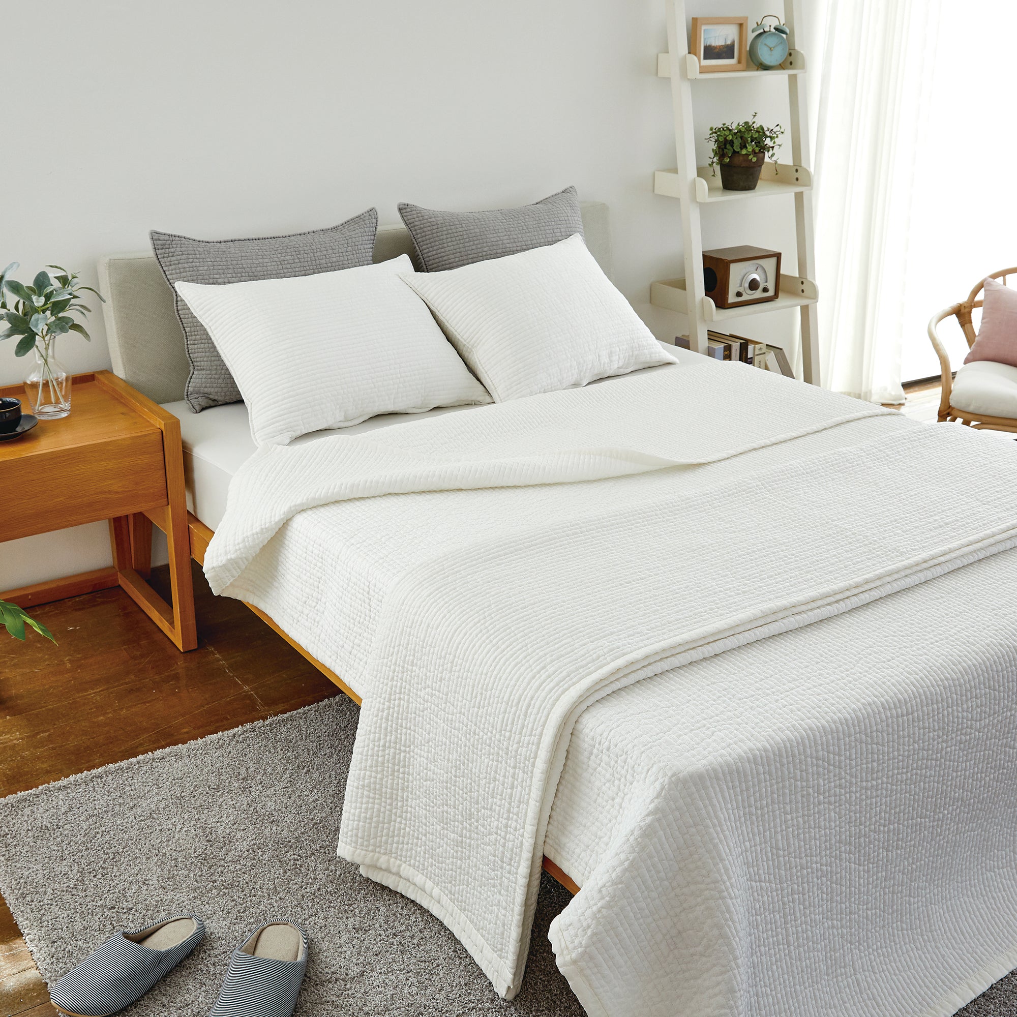Viscose Rayon Quilt & Bedspread in Ivory