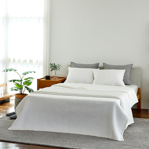 Viscose Rayon Quilt & Bedspread in Ivory